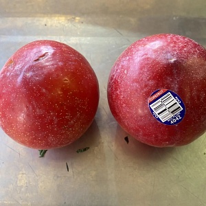 Слива розовая крупная